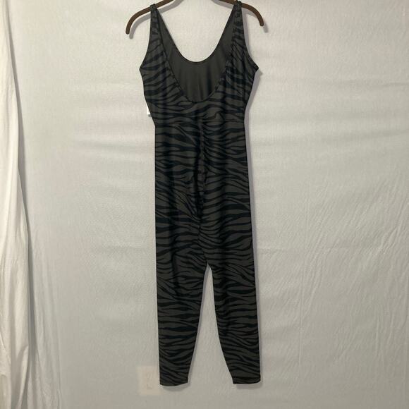 Old Navy Women’s M Gray Black Zebra Print Active Bodysuit One-Piece Athleisure - Picture 2 of 3